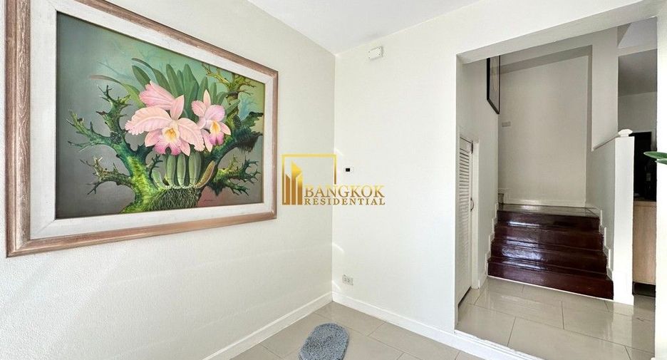 For rent 5 bedrooms townhouse in Watthana, Bangkok