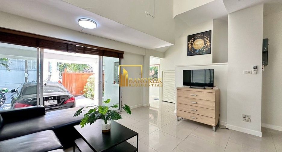 For rent 5 bedrooms townhouse in Watthana, Bangkok