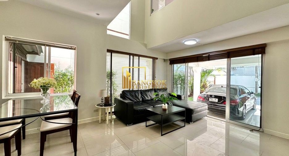 For rent 5 bedrooms townhouse in Watthana, Bangkok