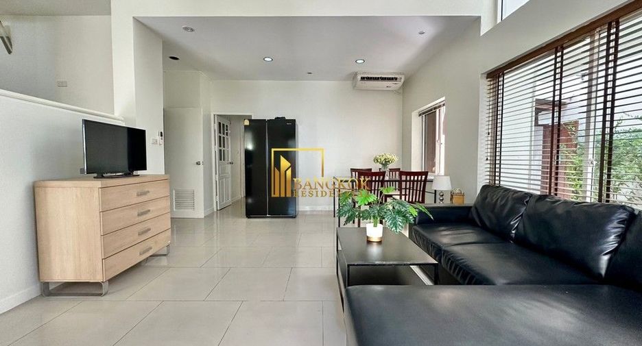 For rent 5 bedrooms townhouse in Watthana, Bangkok