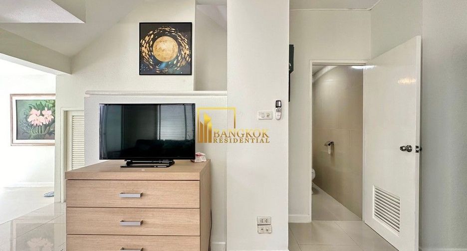 For rent 5 bedrooms townhouse in Watthana, Bangkok