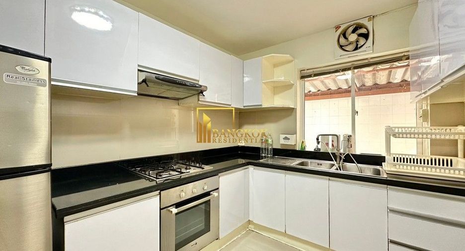 For rent 5 bedrooms townhouse in Watthana, Bangkok