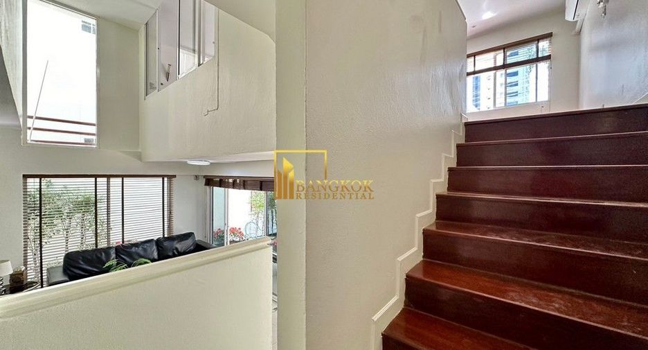 For rent 5 bedrooms townhouse in Watthana, Bangkok