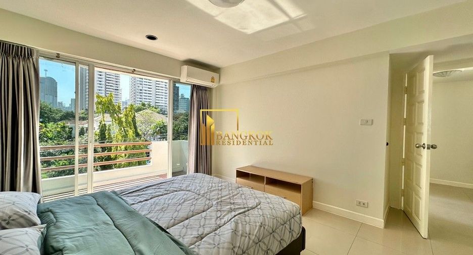 For rent 5 bedrooms townhouse in Watthana, Bangkok