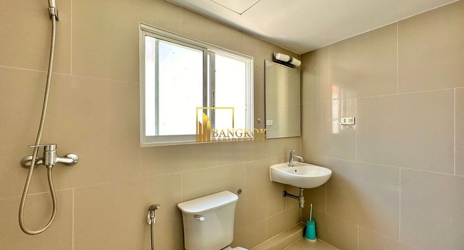 For rent 5 bedrooms townhouse in Watthana, Bangkok