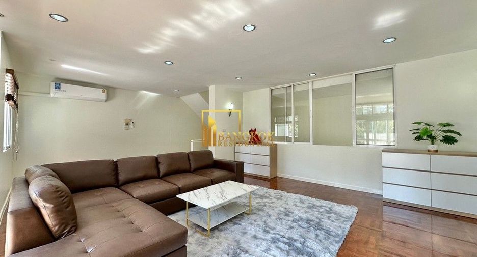 For rent 5 bedrooms townhouse in Watthana, Bangkok