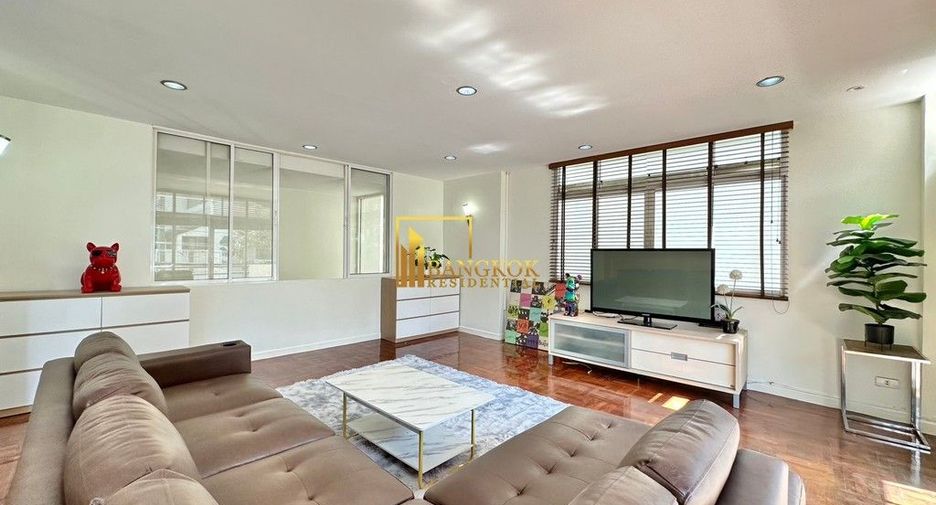 For rent 5 bedrooms townhouse in Watthana, Bangkok