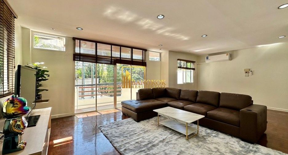 For rent 5 bedrooms townhouse in Watthana, Bangkok