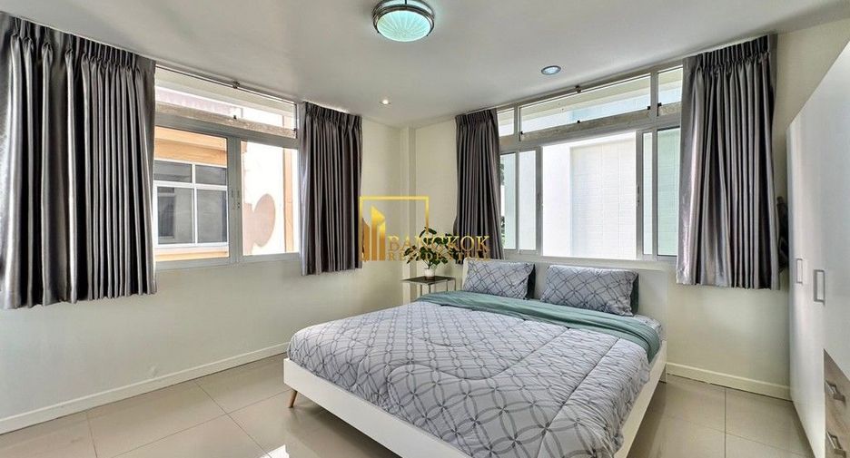 For rent 5 bedrooms townhouse in Watthana, Bangkok