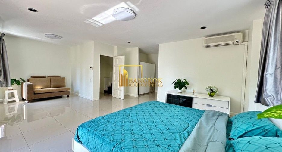 For rent 5 bedrooms townhouse in Watthana, Bangkok