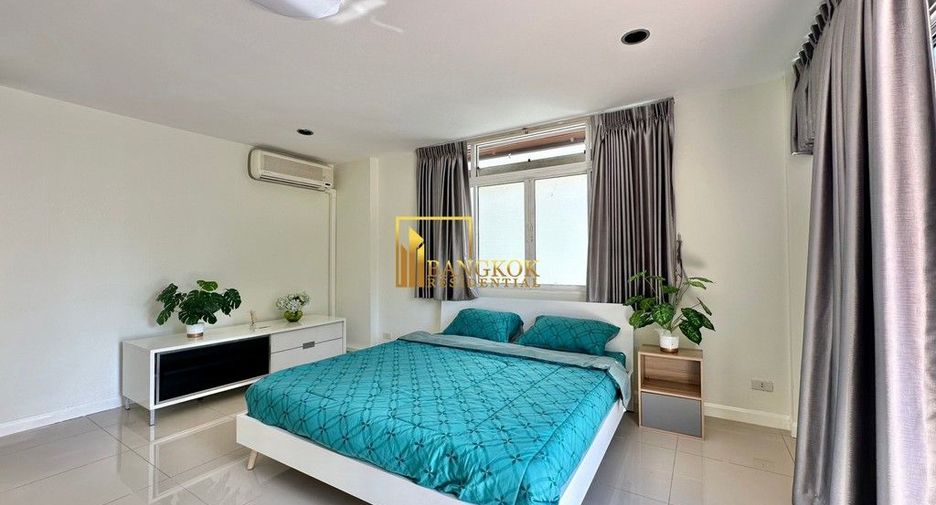 For rent 5 bedrooms townhouse in Watthana, Bangkok