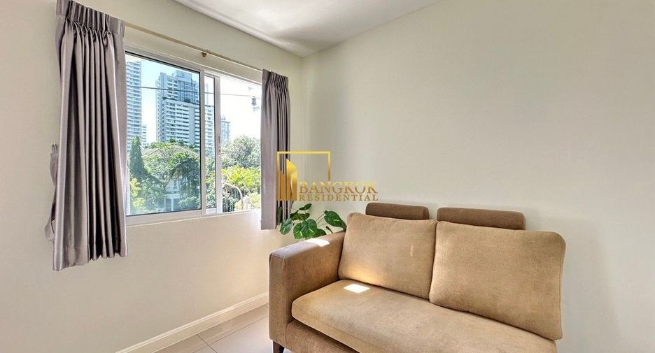 For rent 5 bedrooms townhouse in Watthana, Bangkok