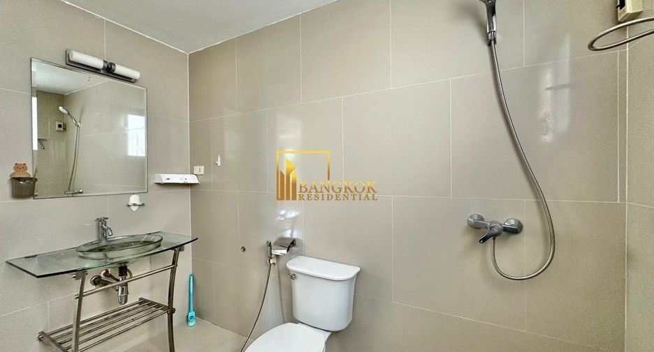 For rent 5 bedrooms townhouse in Watthana, Bangkok