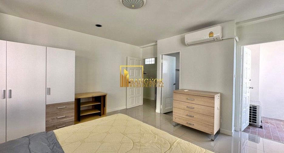 For rent 5 bedrooms townhouse in Watthana, Bangkok
