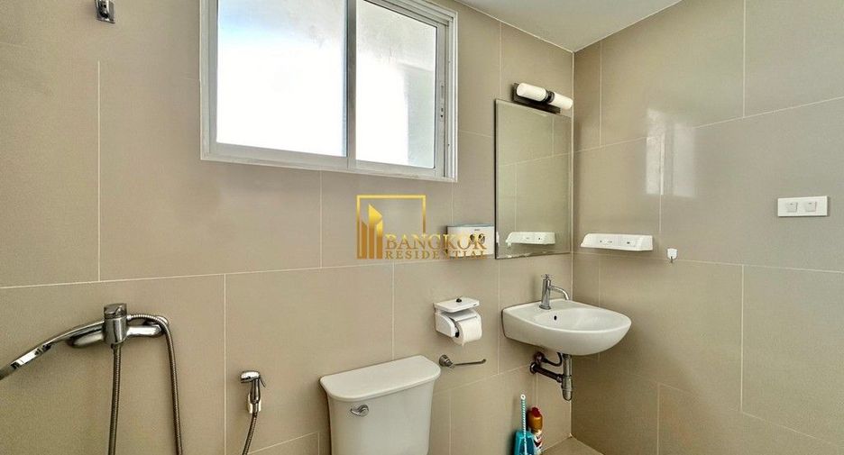 For rent 5 bedrooms townhouse in Watthana, Bangkok