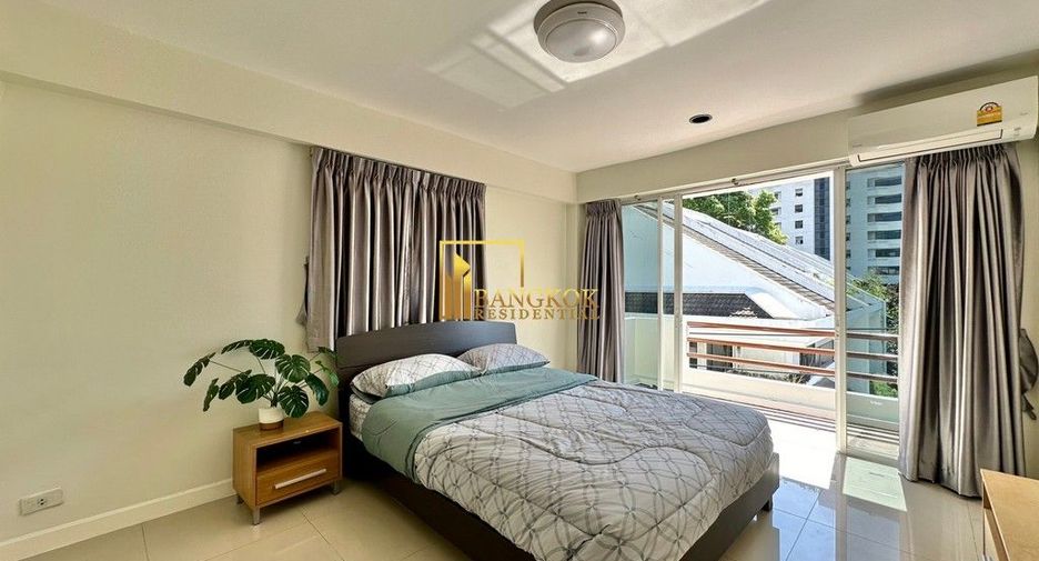 For rent 5 bedrooms townhouse in Watthana, Bangkok