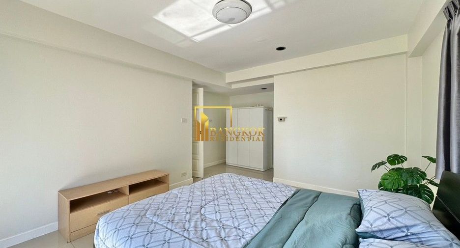 For rent 5 bedrooms townhouse in Watthana, Bangkok