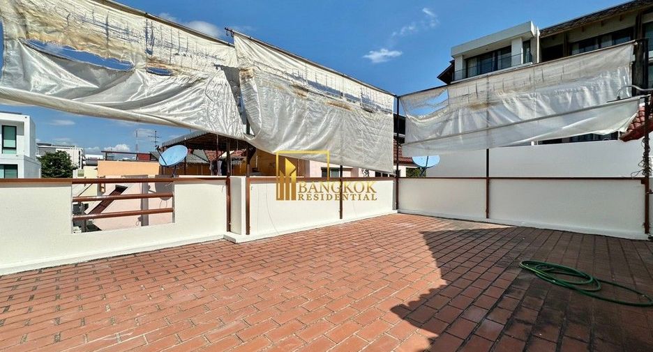 For rent 5 bedrooms townhouse in Watthana, Bangkok