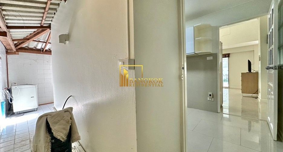 For rent 5 bedrooms townhouse in Watthana, Bangkok