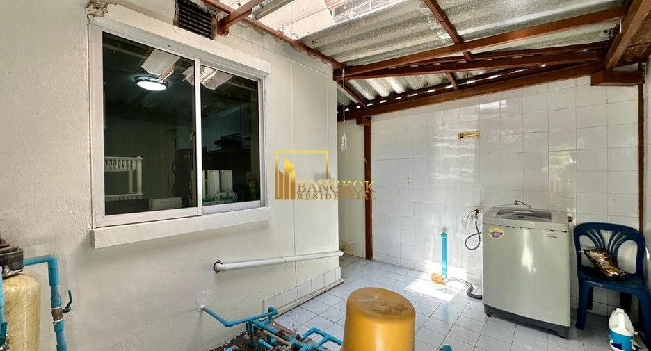 For rent 5 bedrooms townhouse in Watthana, Bangkok