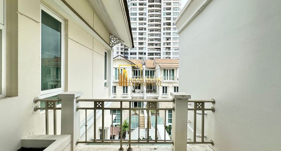 À louer 4 chambres maison de ville à Bang Kho Laem, Bangkok