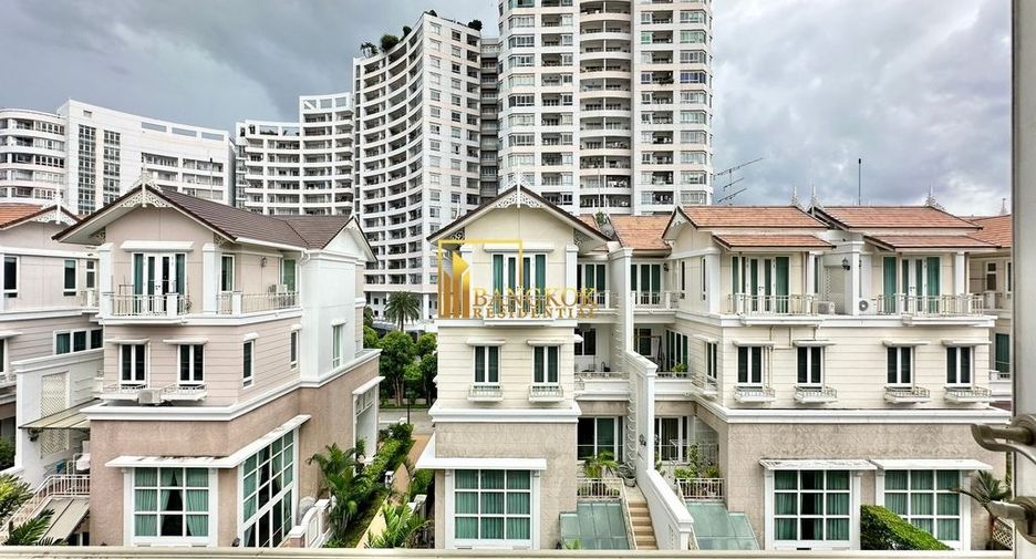 À louer 4 chambres maison de ville à Bang Kho Laem, Bangkok