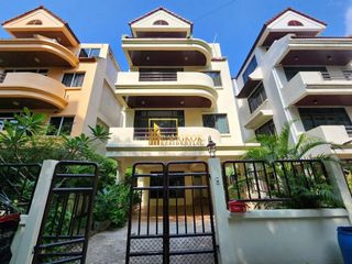 For rent 4 bedrooms townhouse in Watthana, Bangkok