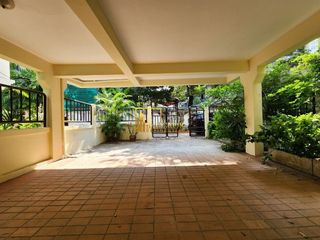 For rent 4 bedrooms townhouse in Watthana, Bangkok