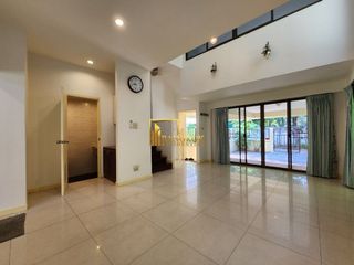 For rent 4 bedrooms townhouse in Watthana, Bangkok