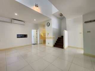 For rent 4 bedrooms townhouse in Watthana, Bangkok