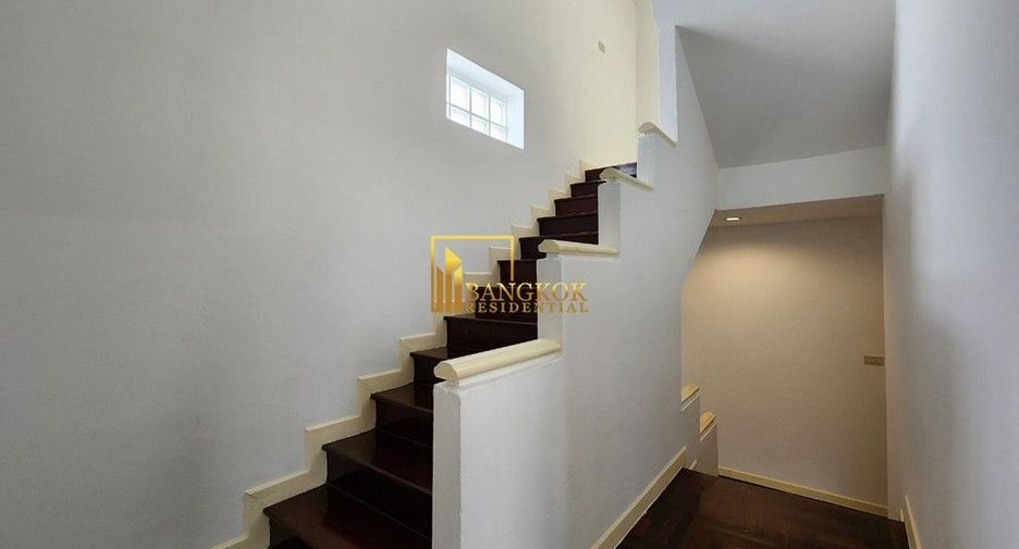 For rent 4 bedrooms townhouse in Watthana, Bangkok