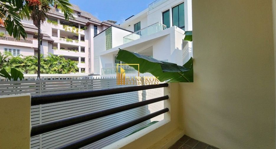For rent 4 bedrooms townhouse in Watthana, Bangkok