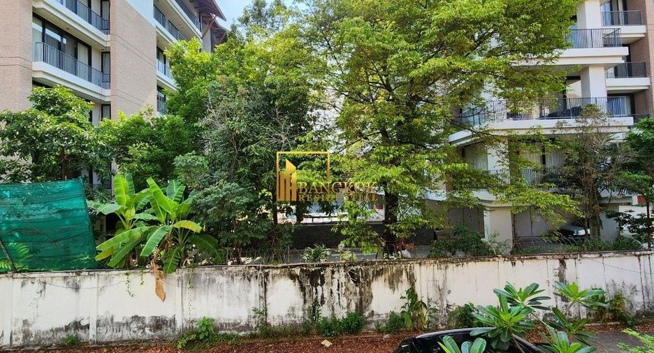 For rent 4 bedrooms townhouse in Watthana, Bangkok