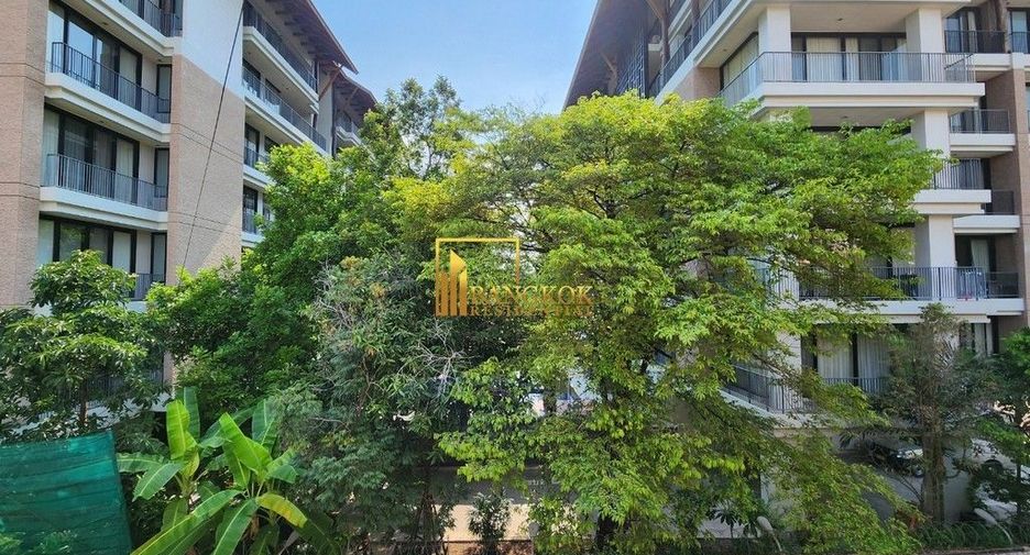 For rent 4 bedrooms townhouse in Watthana, Bangkok