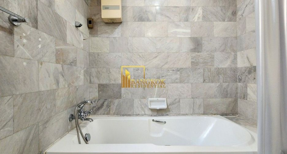 For rent 4 bedrooms townhouse in Watthana, Bangkok