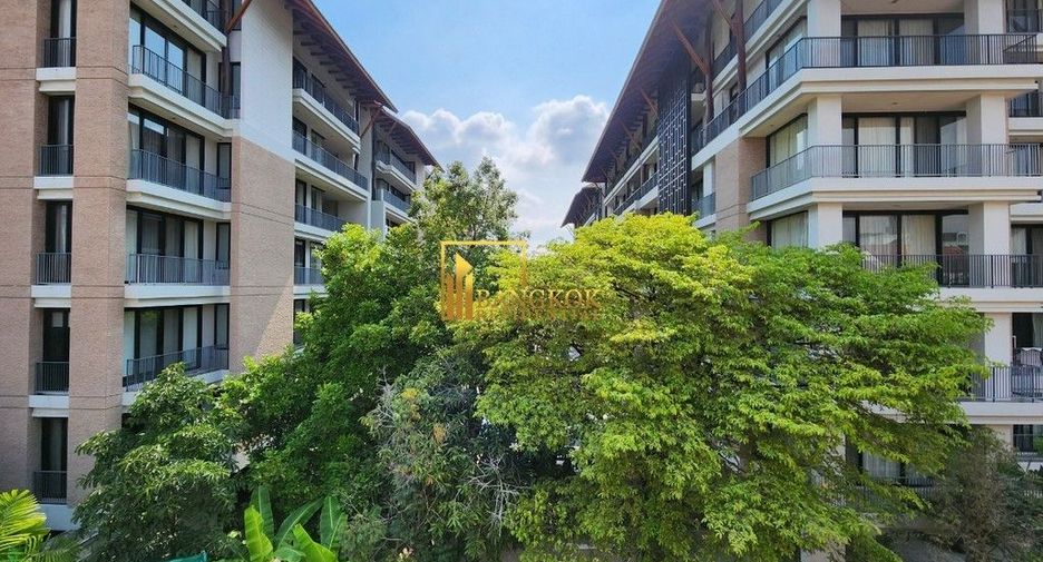 For rent 4 bedrooms townhouse in Watthana, Bangkok