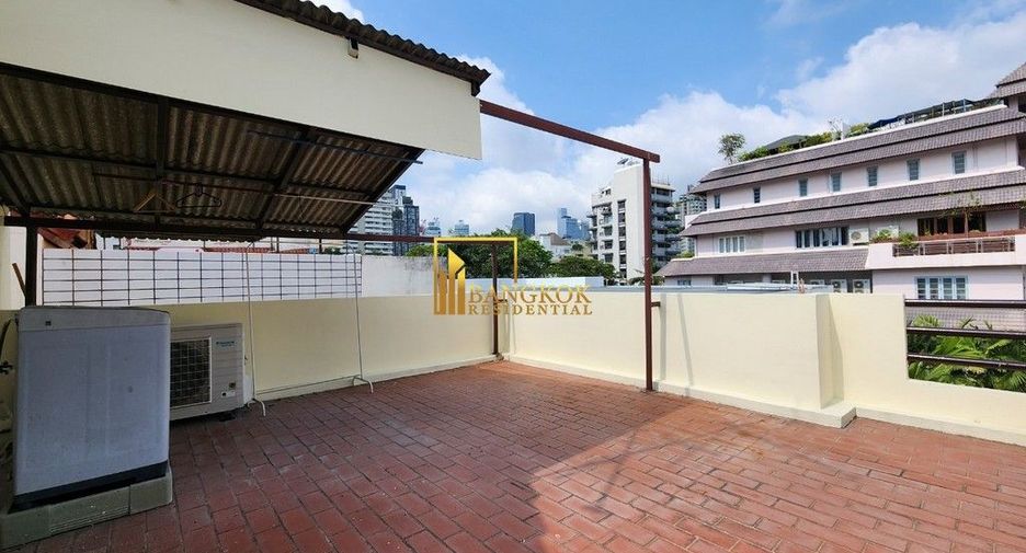 For rent 4 bedrooms townhouse in Watthana, Bangkok