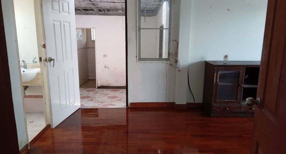 Haus zum Kauf mit Studio in Lat Krabang, Bangkok