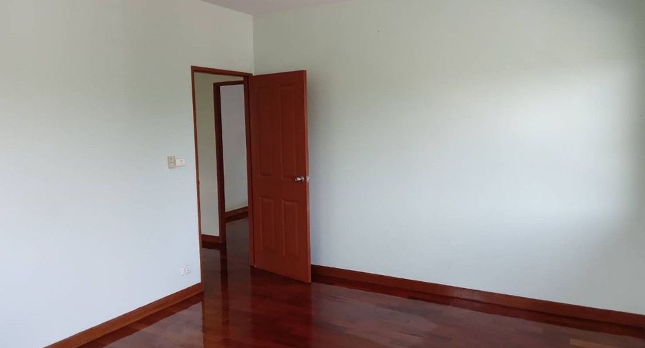 Haus zum Kauf mit Studio in Lat Krabang, Bangkok