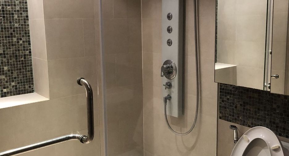 For rent and for sale 3 bedrooms condo in Yan Nawa, Bangkok