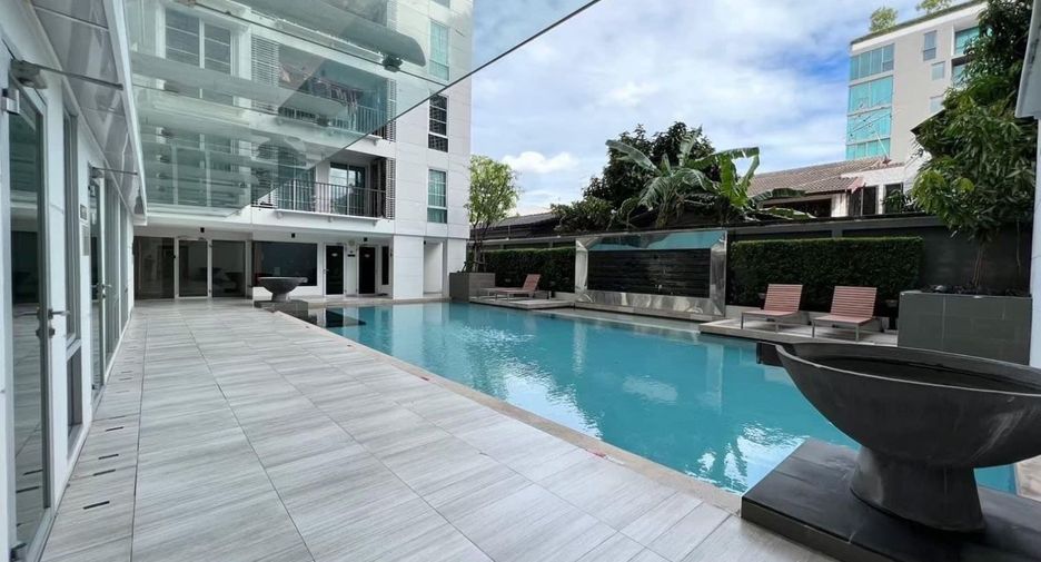 For rent 2 bedrooms condo in Watthana, Bangkok