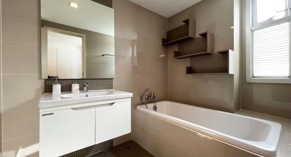 For rent 2 bedrooms condo in Watthana, Bangkok