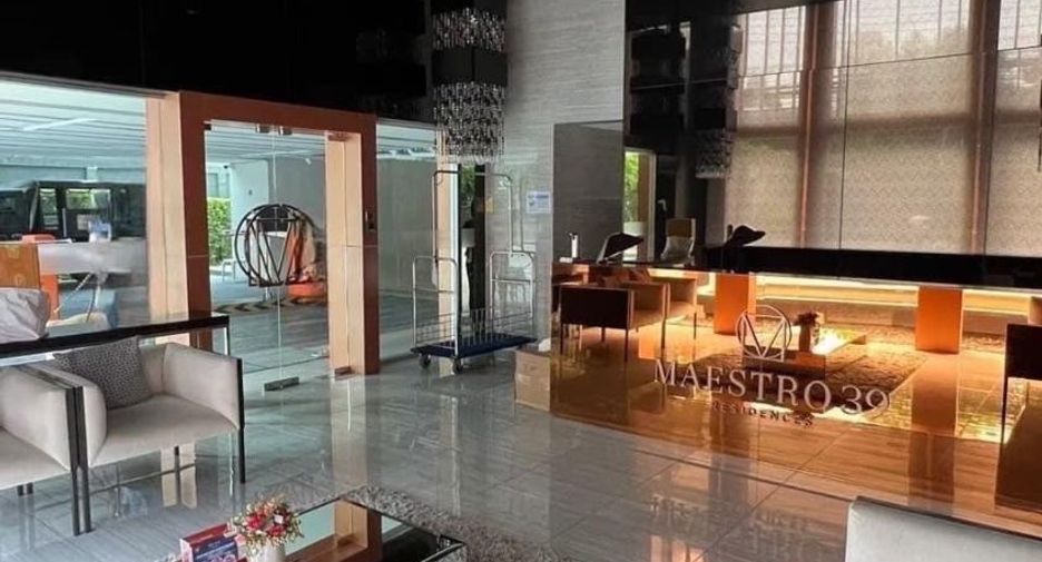 For rent 2 bedrooms condo in Watthana, Bangkok