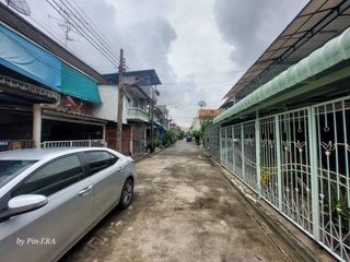 For sale 6 bed townhouse in Din Daeng, Bangkok