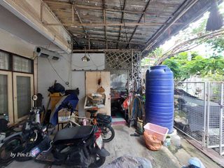 For sale 6 bed townhouse in Din Daeng, Bangkok