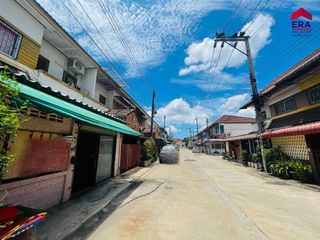 For sale 3 bed townhouse in Mueang Surat Thani, Surat Thani