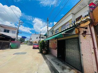 For sale 3 bed townhouse in Mueang Surat Thani, Surat Thani