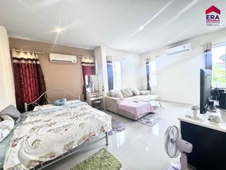 For sale 3 bed townhouse in Mueang Surat Thani, Surat Thani