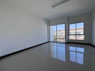 For sale 2 bed retail Space in Ban Bueng, Chonburi
