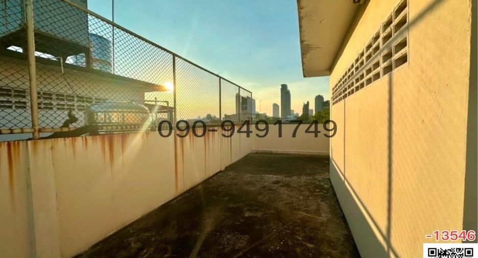 For rent 2 bedrooms retail Space in Sathon, Bangkok